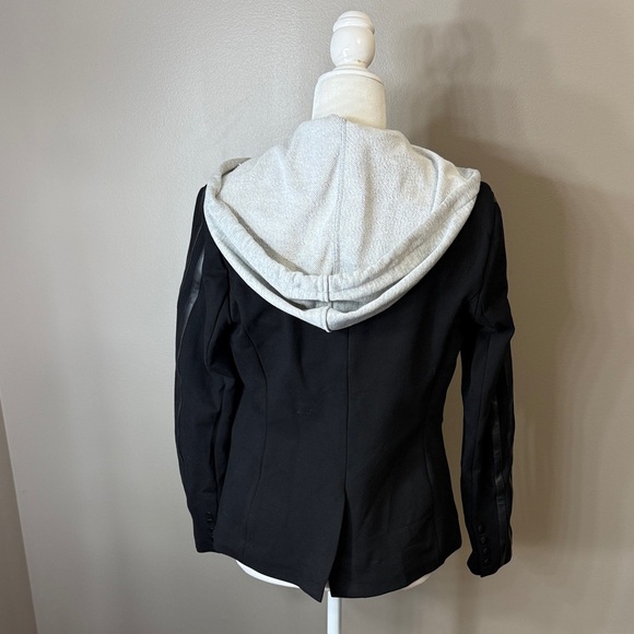 Evereve Black Blazer with Gray Hood - Picture 4 of 7